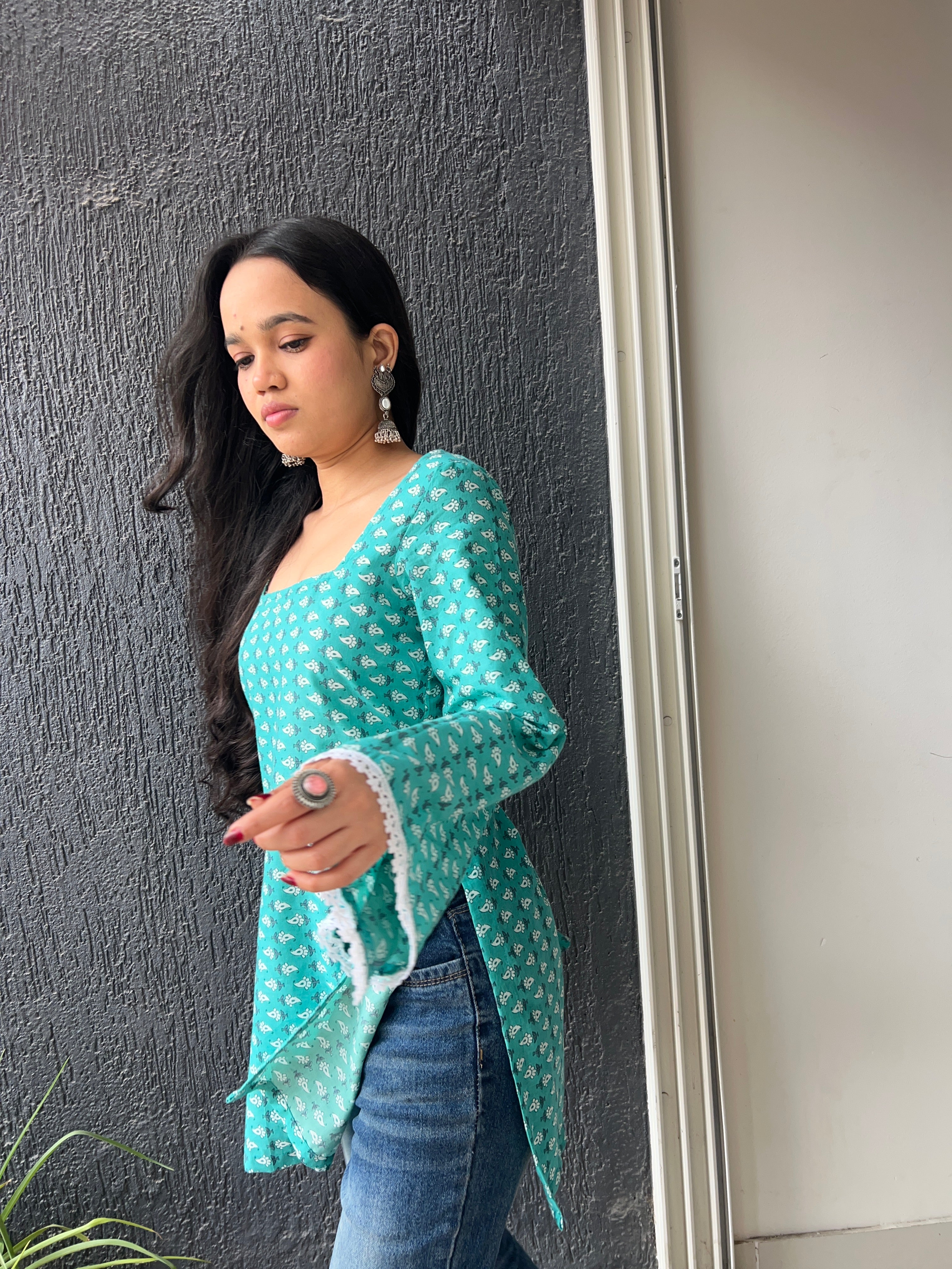 Vanya Kurti