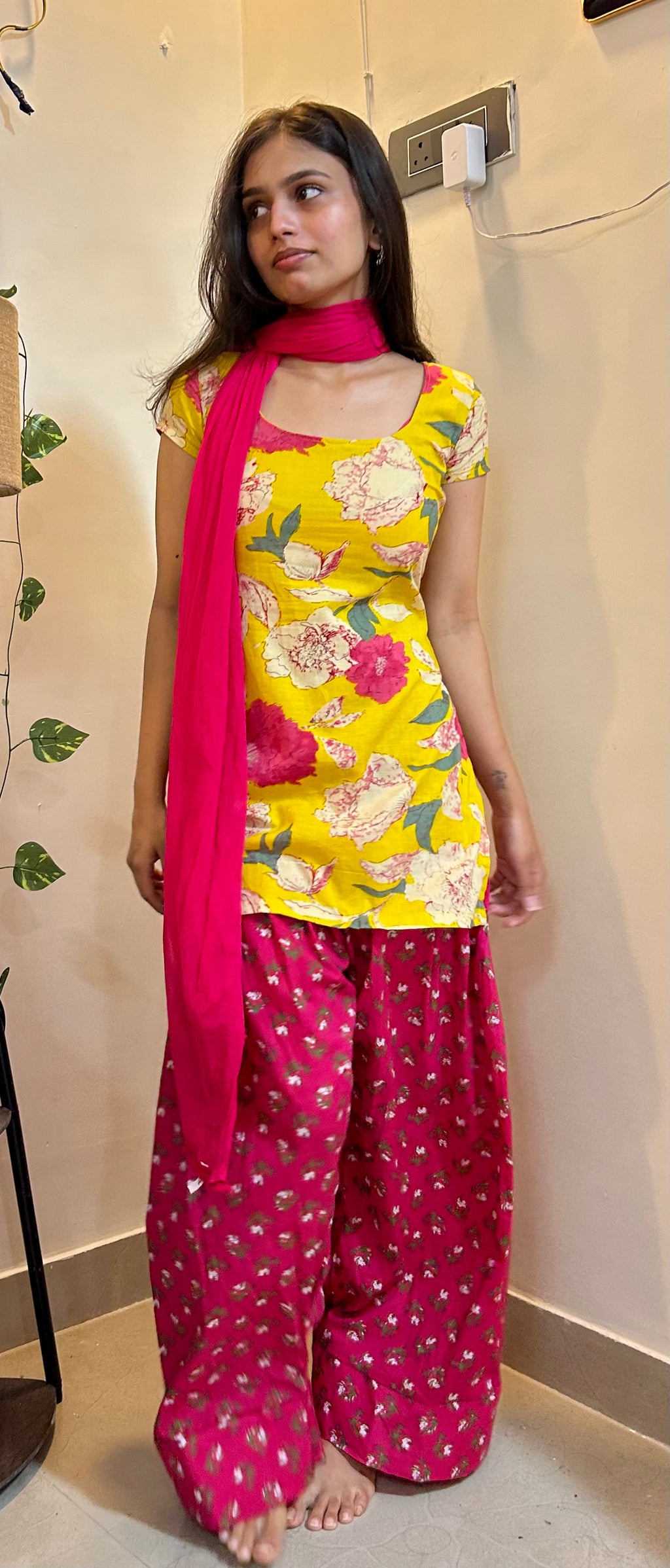 Geet Farshi Salwar