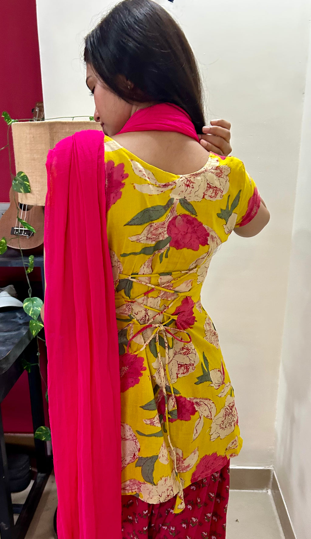 Geet Farshi Salwar