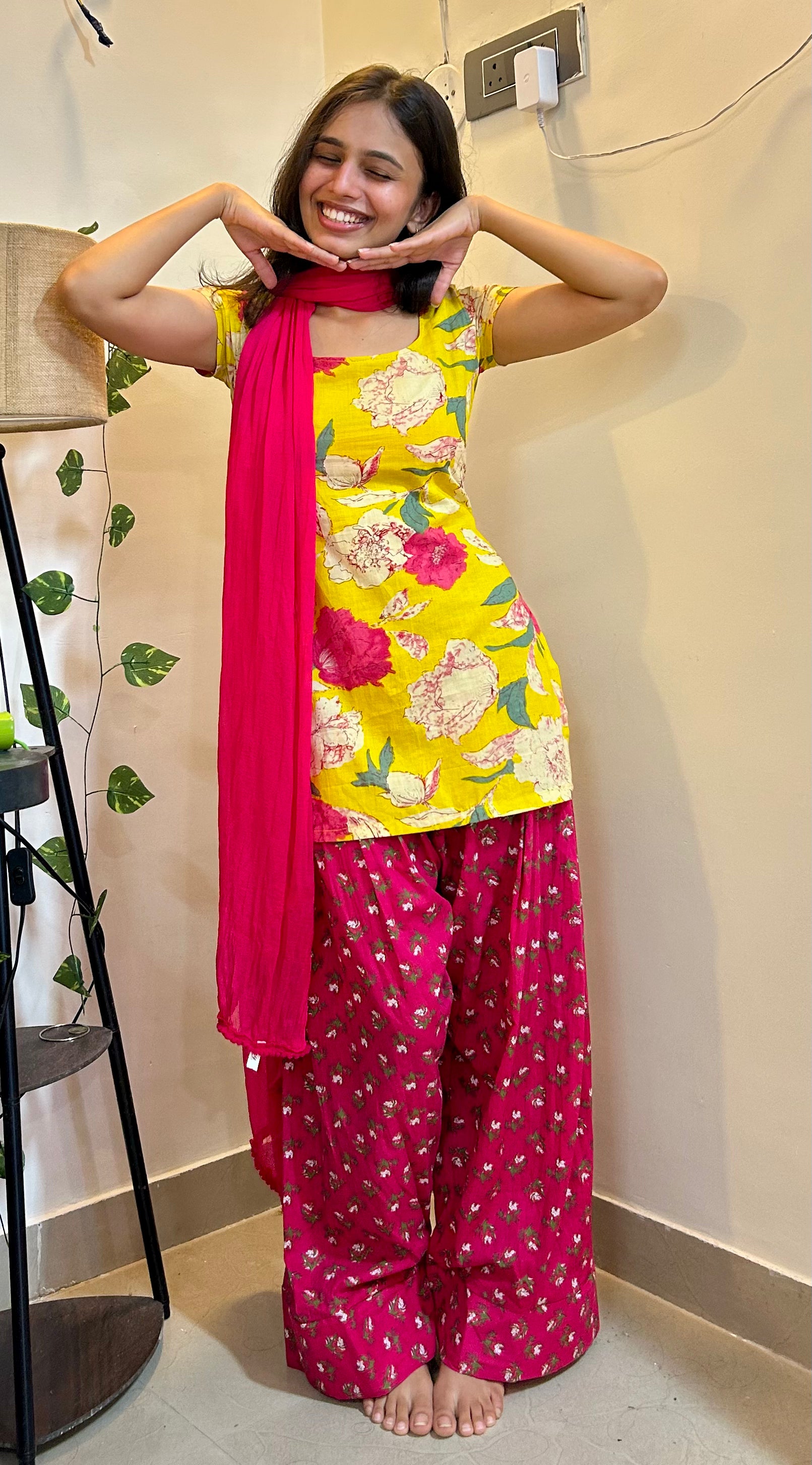 Geet Farshi Salwar